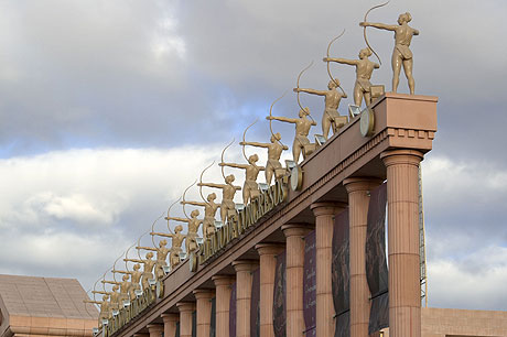 A la piramide de arona eloadasok kozpontja a mare nostrum palaja el camison udulohelyen tenerifeben foto